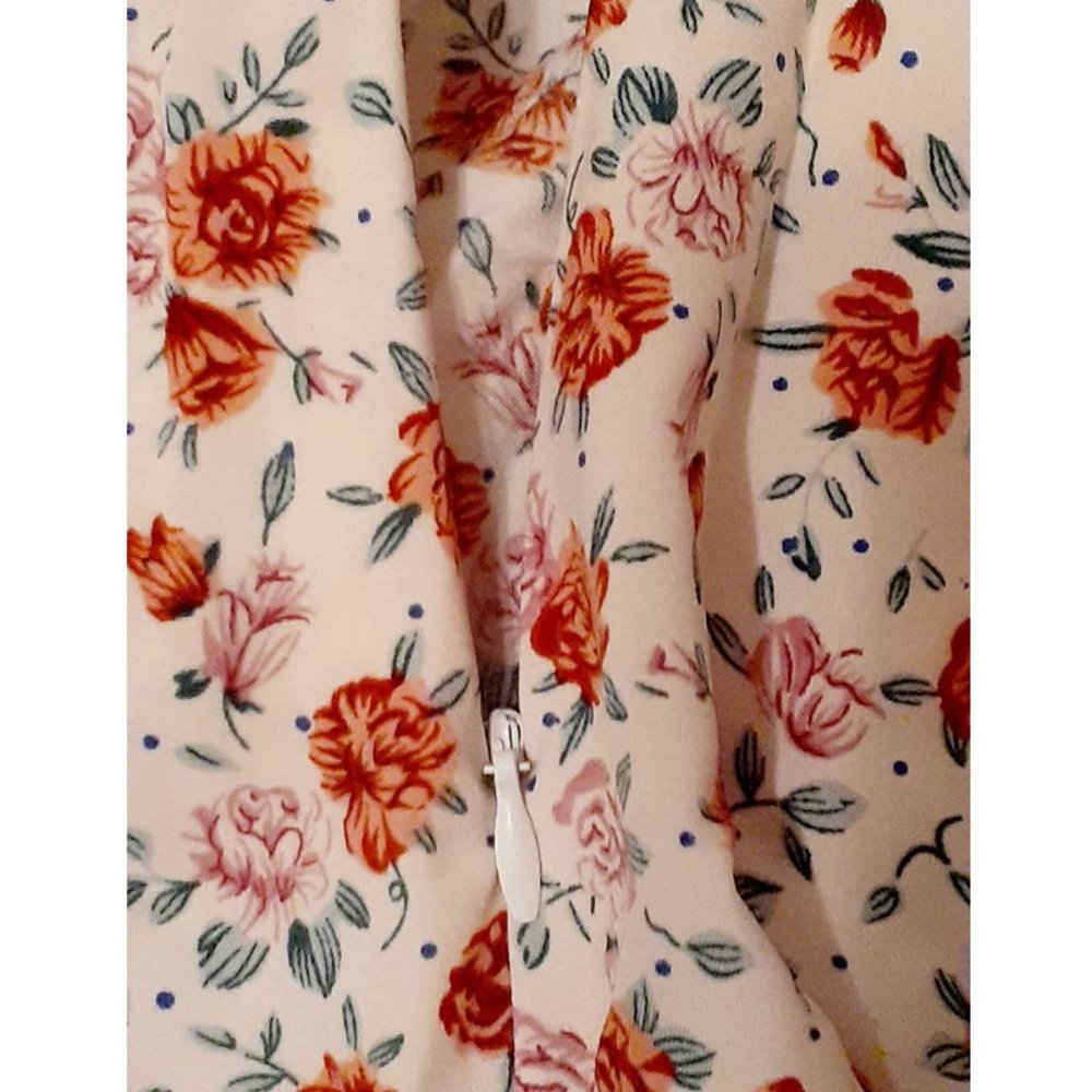 NWOT Ditsy floral wrap skirt w/ crop top shein - Picture 4 of 5